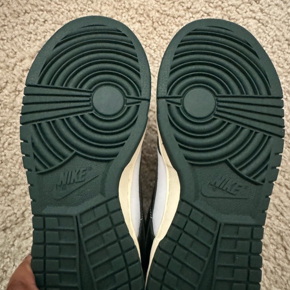 Green and white Nike Dunks - Picture 3 of 4